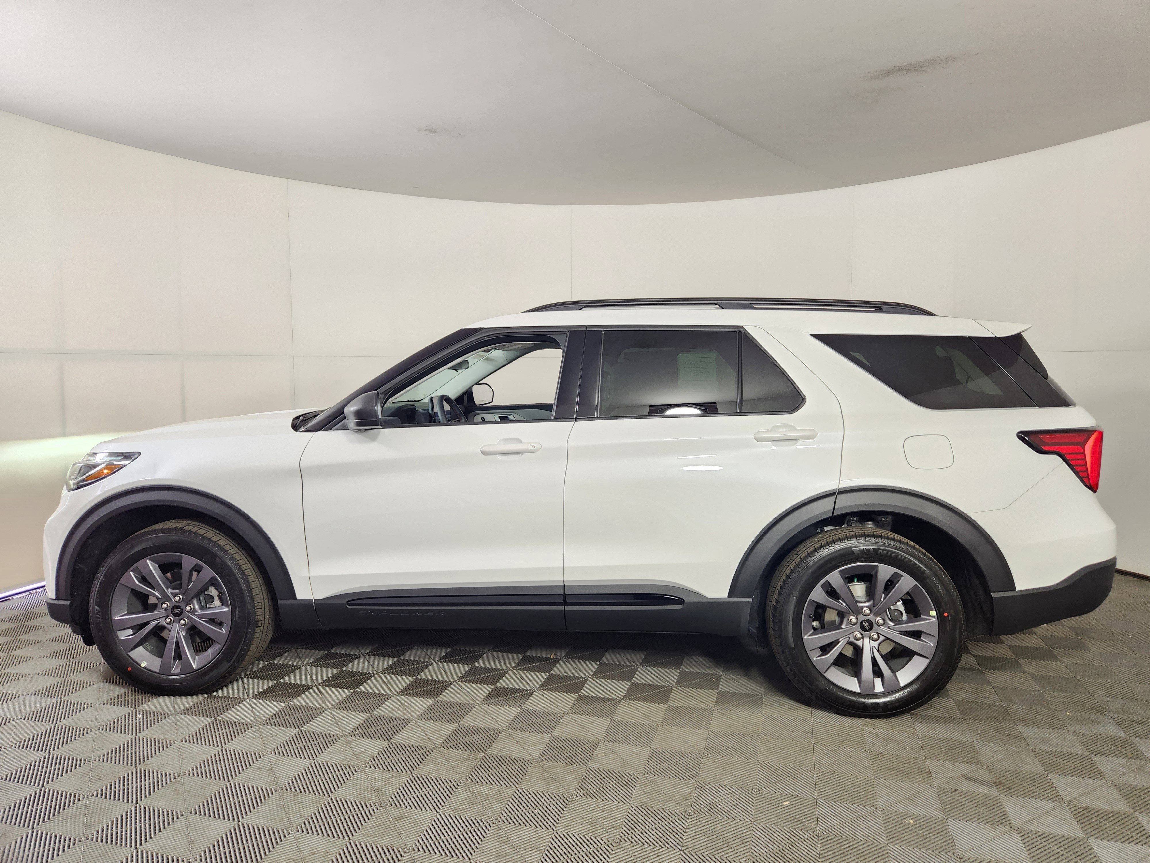 New 2026 Ford Explorer Active w/ Active Comfort Package image 4