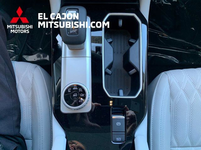 New 2026 Mitsubishi Outlander SEL FWD image 16