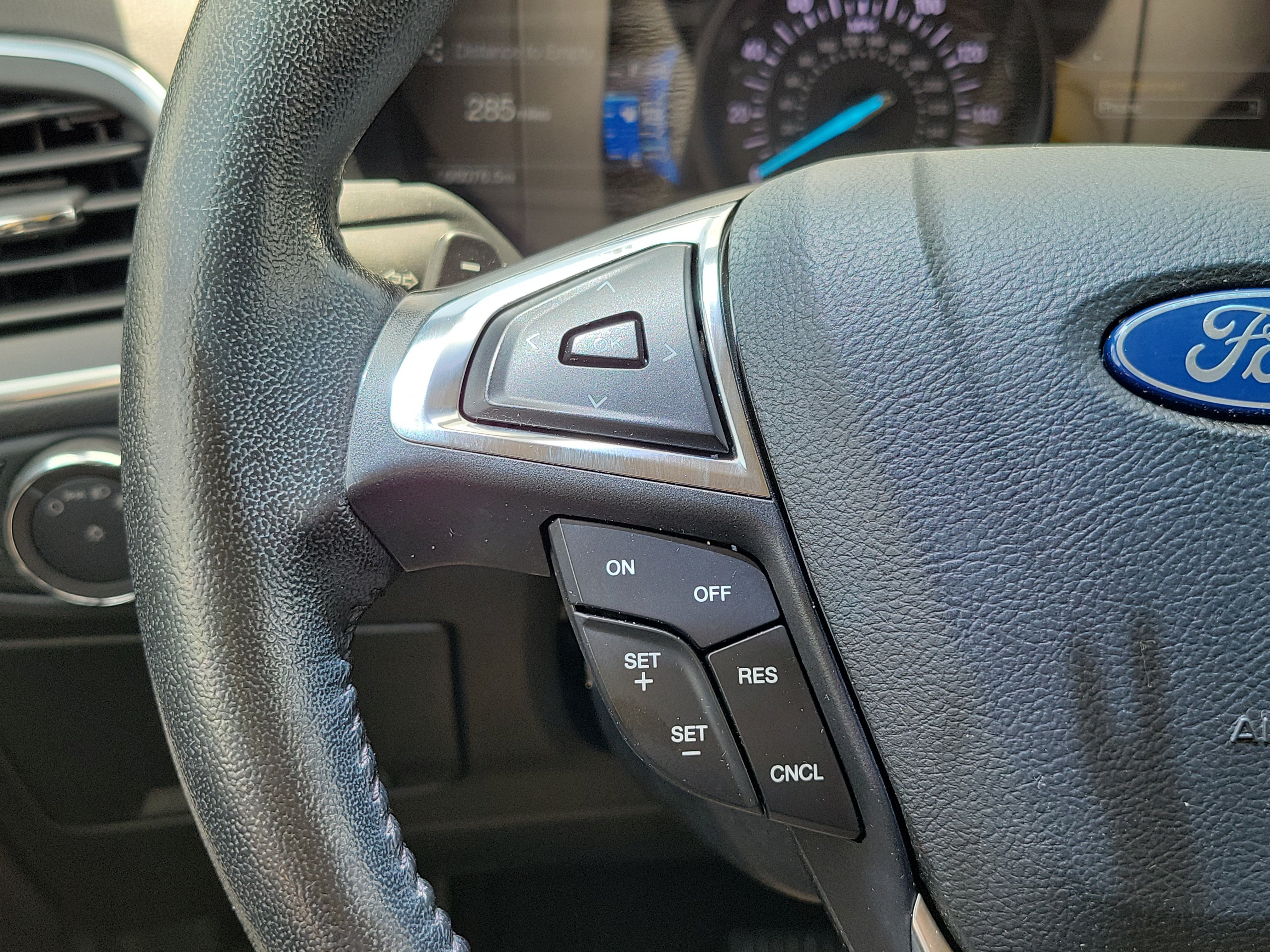 Used 2018 Ford Edge Titanium FWD image 30