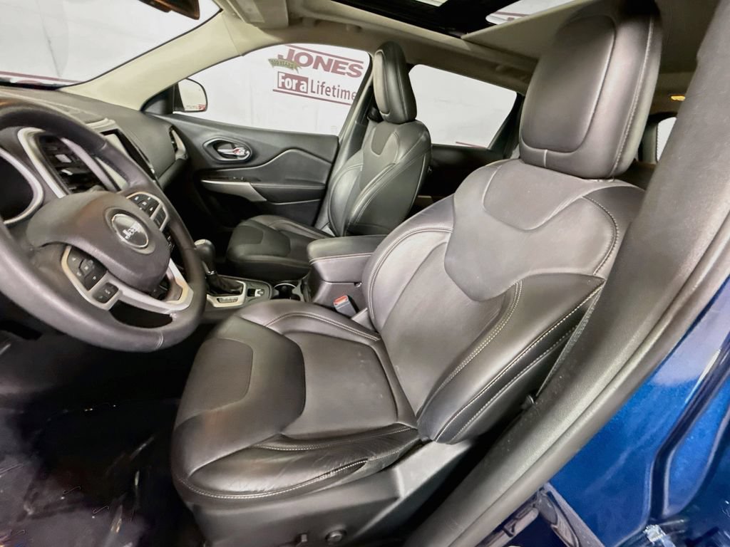 Used 2018 Jeep Cherokee Latitude Plus w/ Comfort/Convenience Group AWD/4WD image 26