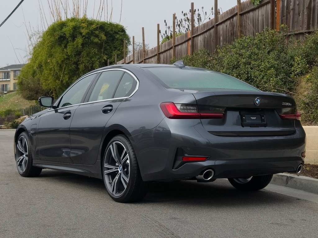 Used 2022 BMW 330e w/ Driving Assistance Package image 30