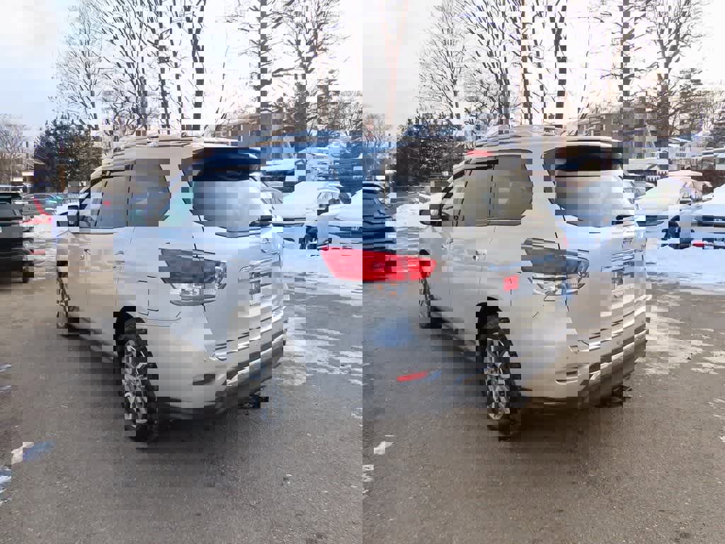 Used 2016 Nissan Pathfinder SV image 4