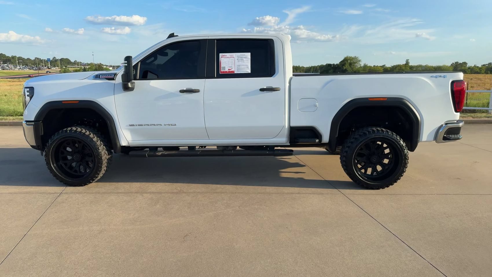 Used 2024 GMC Sierra 3500 Pro AWD/4WD image 4