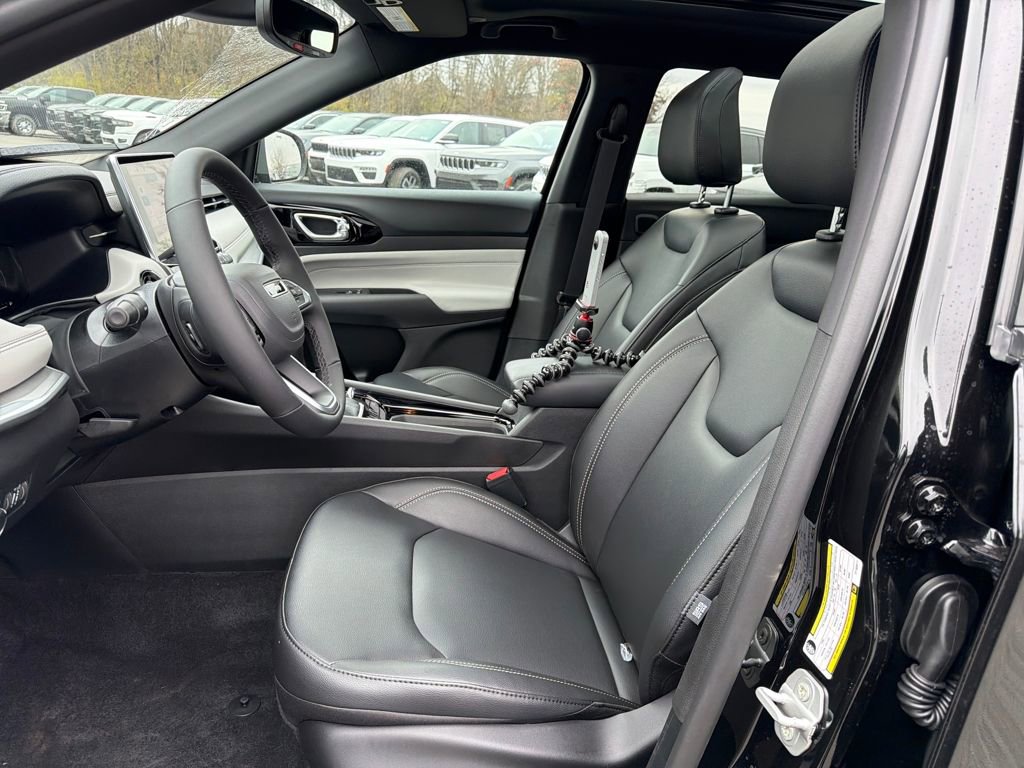 New 2026 Jeep Compass Limited image 9