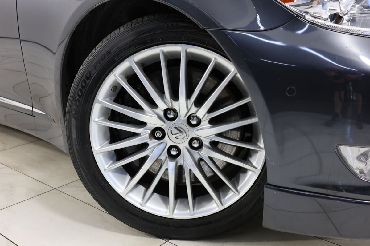 Used 2010 Lexus LS 460 RWD image 14