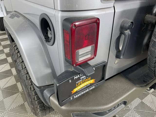 Used 2017 Jeep Wrangler Unlimited Sahara AWD/4WD image 12