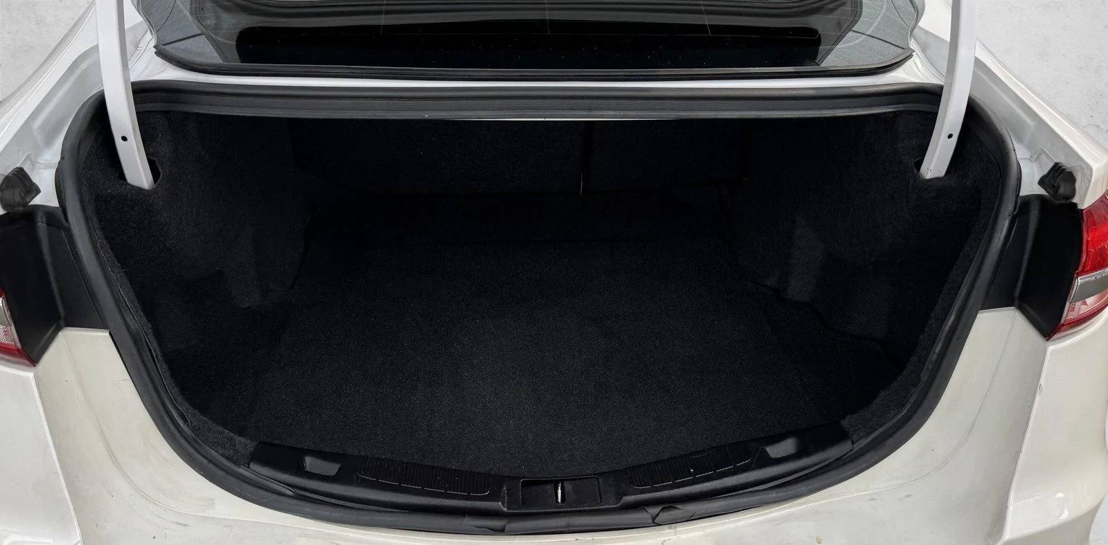 Used 2020 Ford Fusion SE FWD image 8