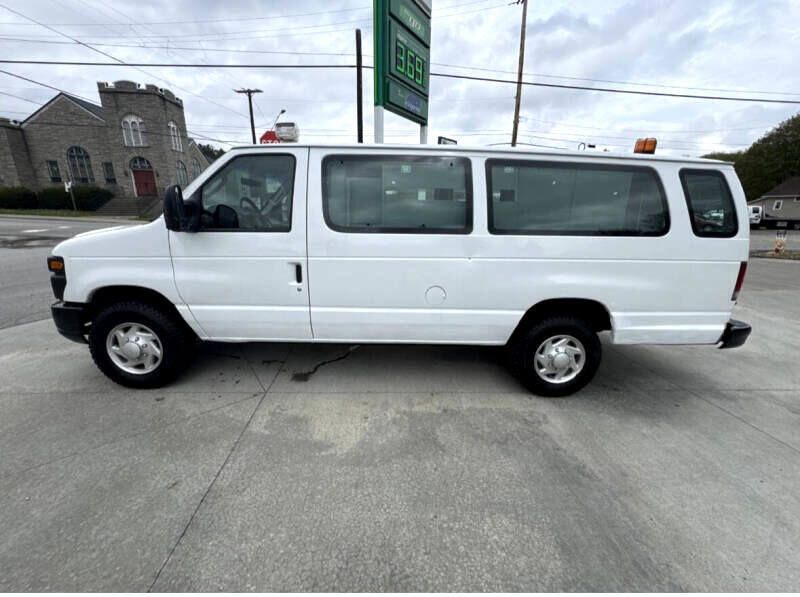 Used 2008 Ford E-350 and Econoline 350 Extended Super Duty image 2