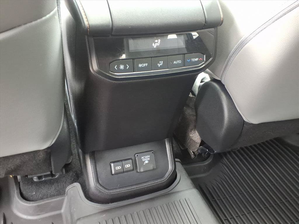 Used 2023 Toyota Highlander Bronze Edition AWD/4WD image 15