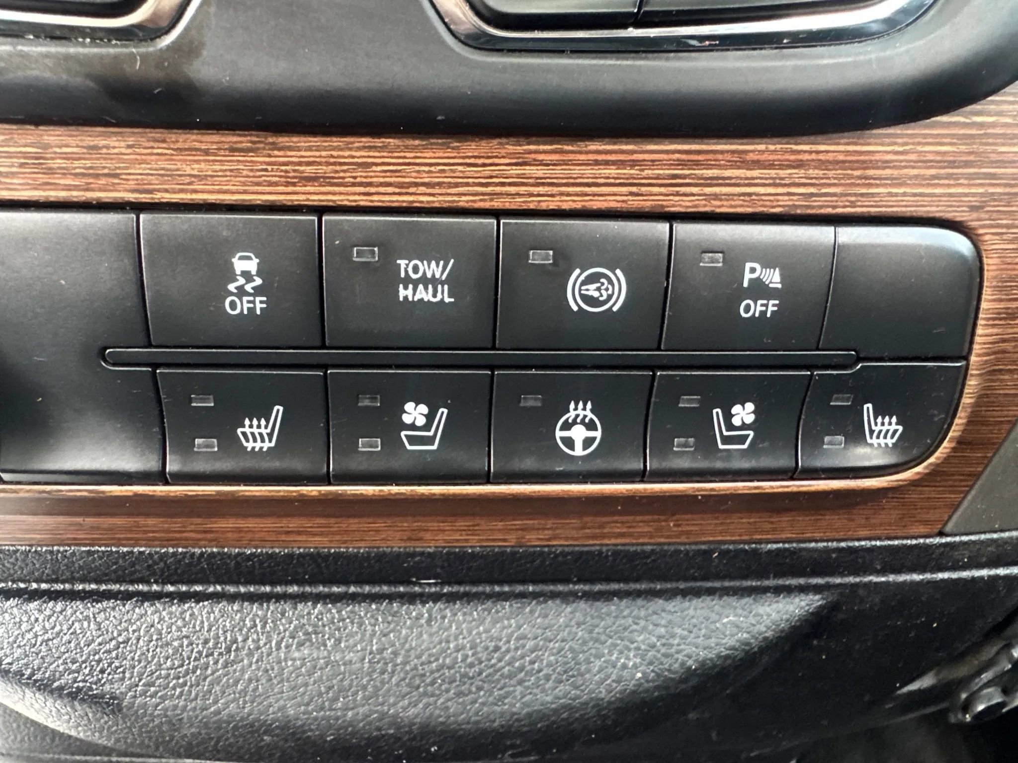 Used 2014 RAM 3500 Laramie w/ Black Appearance Group image 33