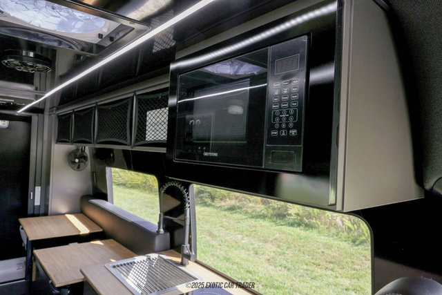 Used 2025 Mercedes-Benz Sprinter 2500 image 32