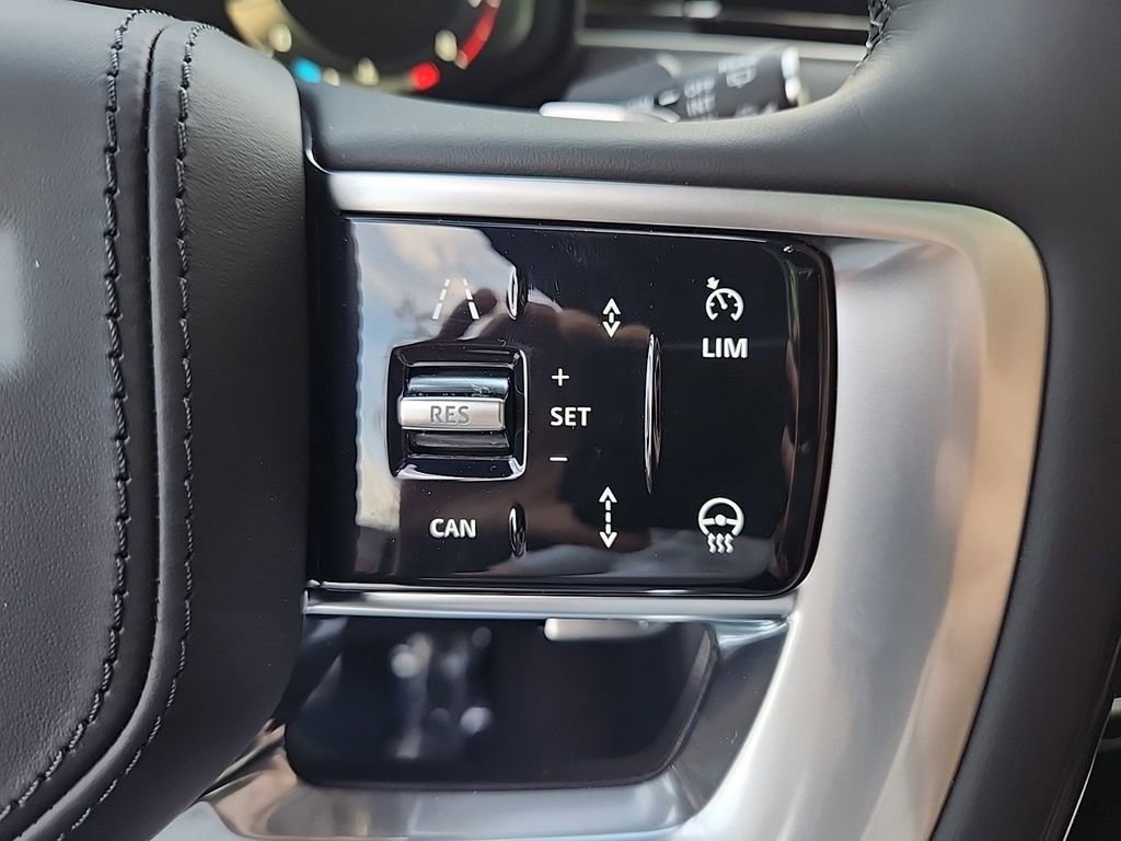 Used 2025 Land Rover Range Rover SE image 20