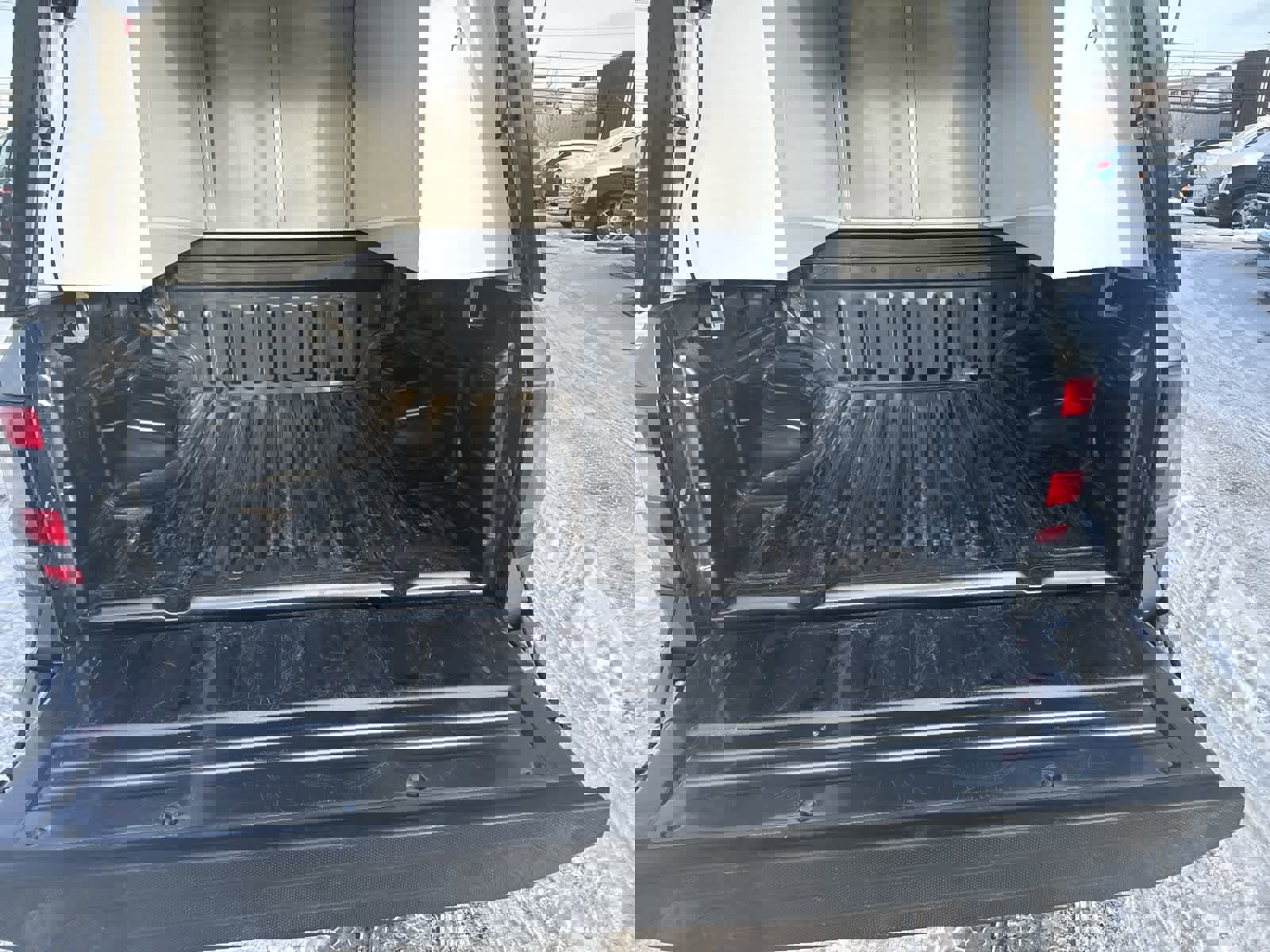 Used 2024 Nissan Frontier SV image 22