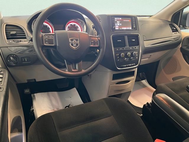 Used 2018 Dodge Grand Caravan SE w/ UConnect Hands-Free Group FWD image 22