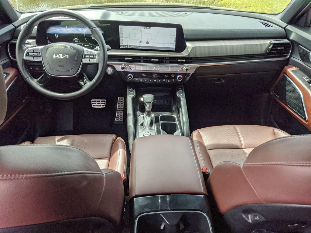 Used 2025 Kia Telluride SX w/ SX Captain's Chair Package image 14