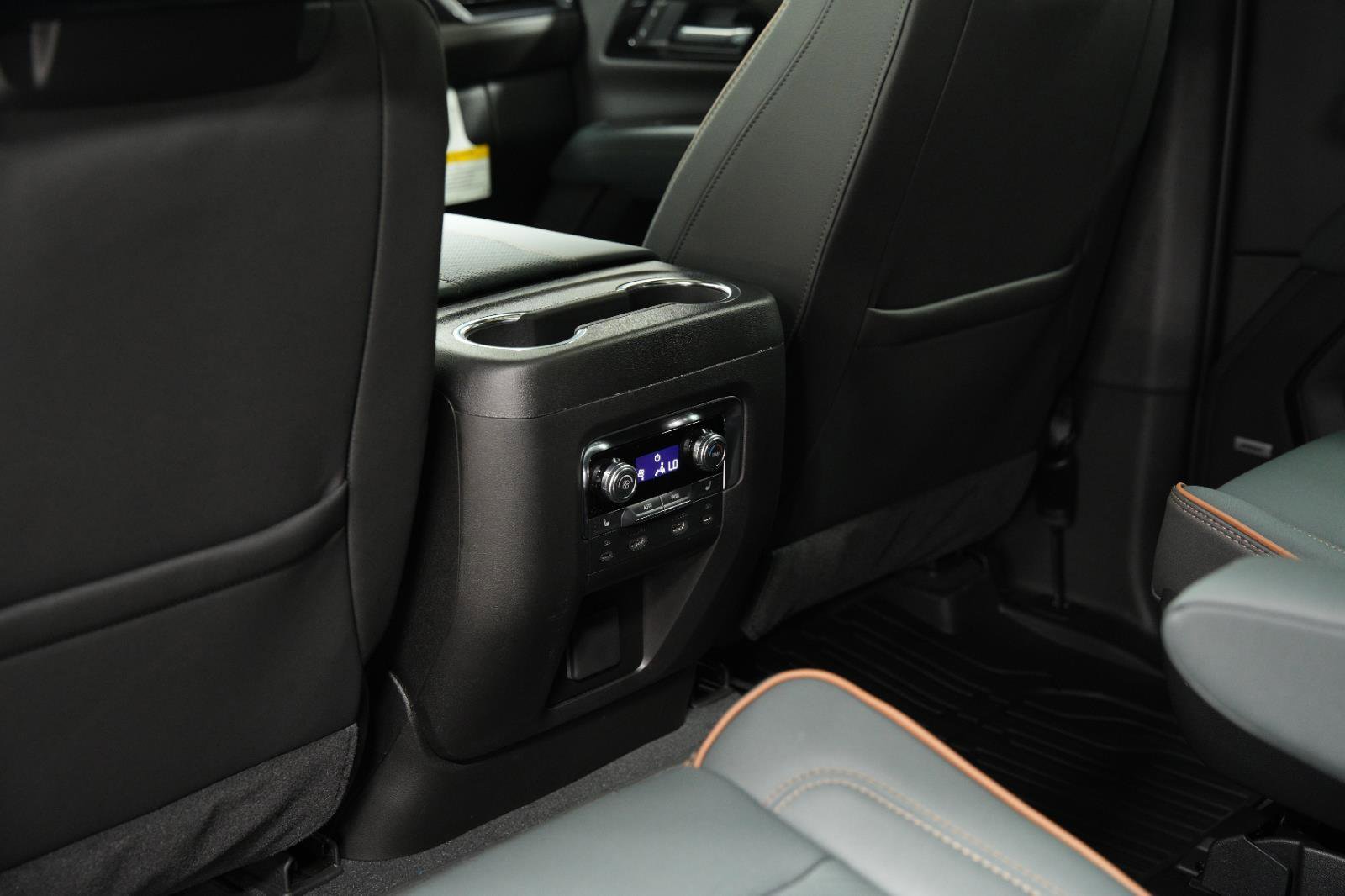 New 2026 GMC Yukon XL AT4 w/ AT4 Premium Plus Package AWD/4WD image 27