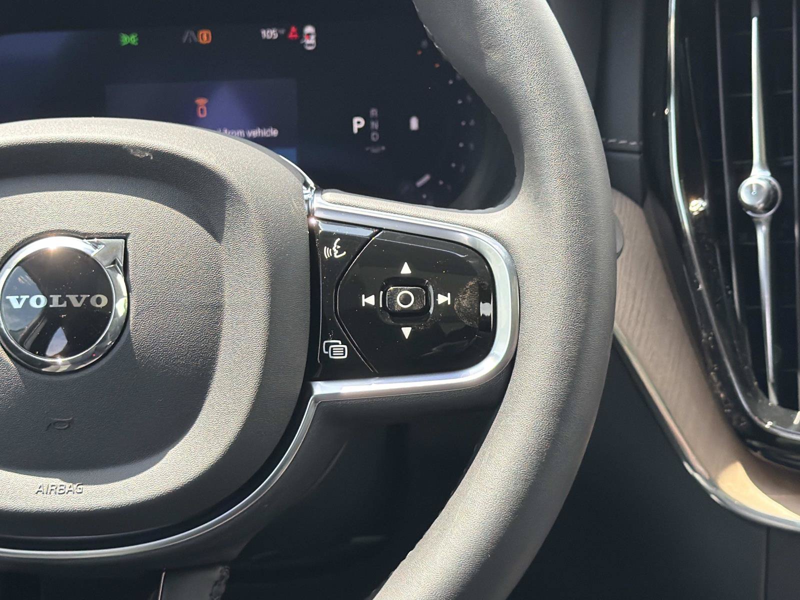 New 2027 Volvo XC60 B5 Ultra AWD/4WD image 9