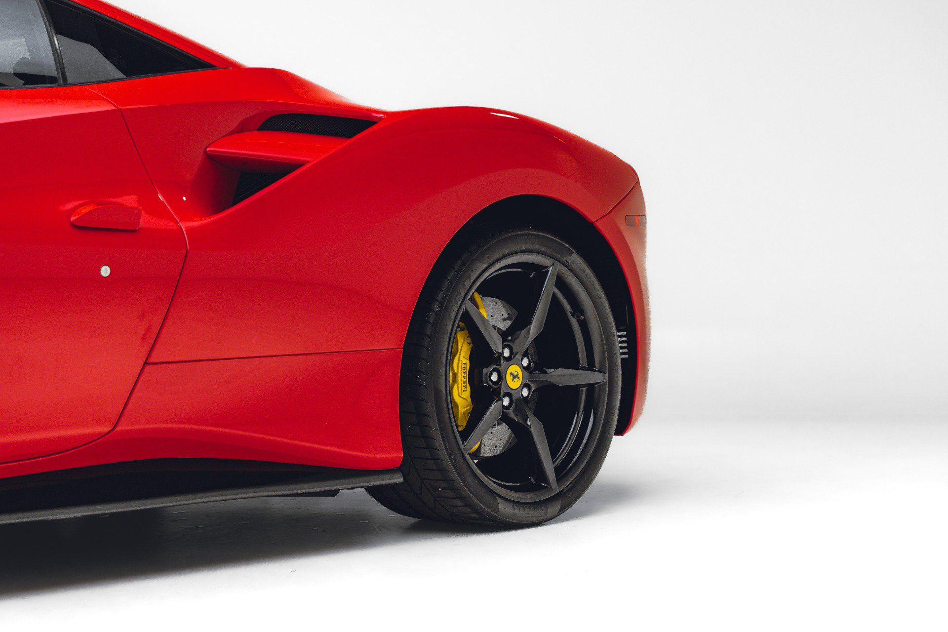 Used 2017 Ferrari 488 GTB RWD image 13