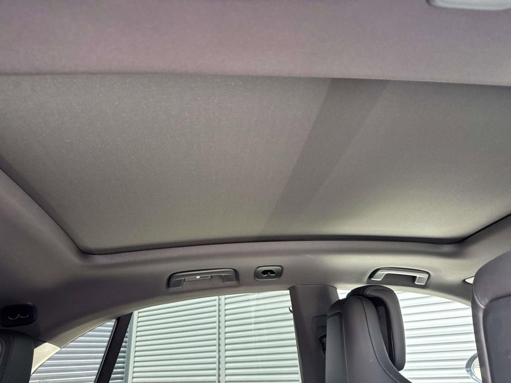 Certified 2024 Porsche Macan 4 Electric image 15