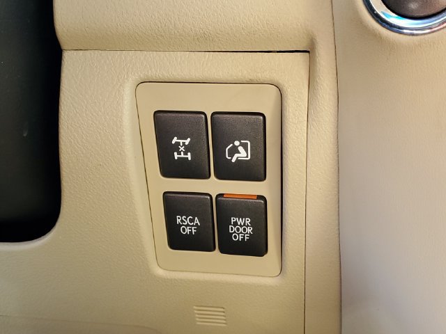 Used 2011 Lexus LX 570 4WD image 26