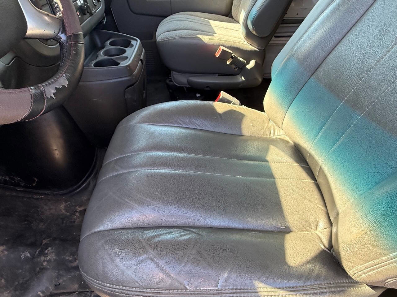 Used 2018 Chevrolet Express 3500 Extended w/ Driver Convenience Package image 14