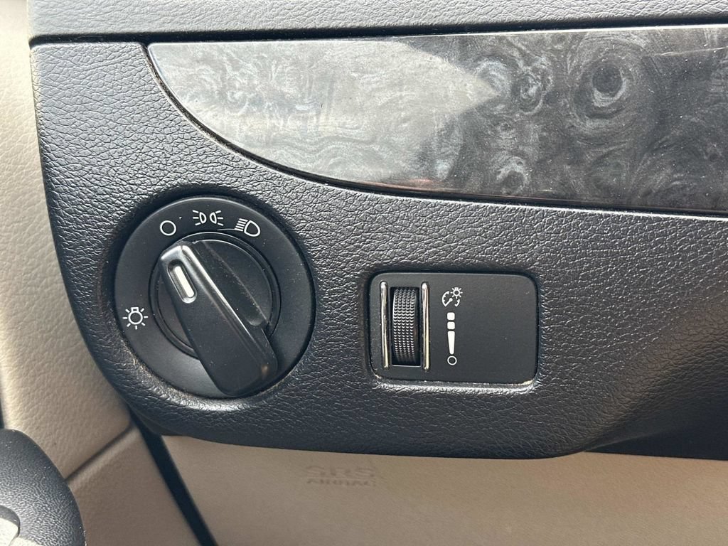 Used 2016 Dodge Grand Caravan American Value Package FWD image 25