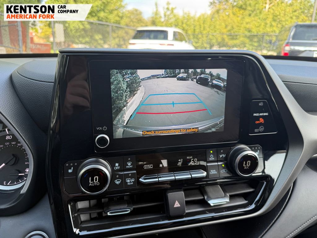 Used 2025 Toyota Highlander XLE image 32