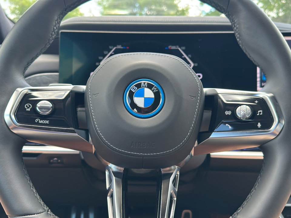 New 2024 BMW i7 xDrive60 w/ Executive Package image 17