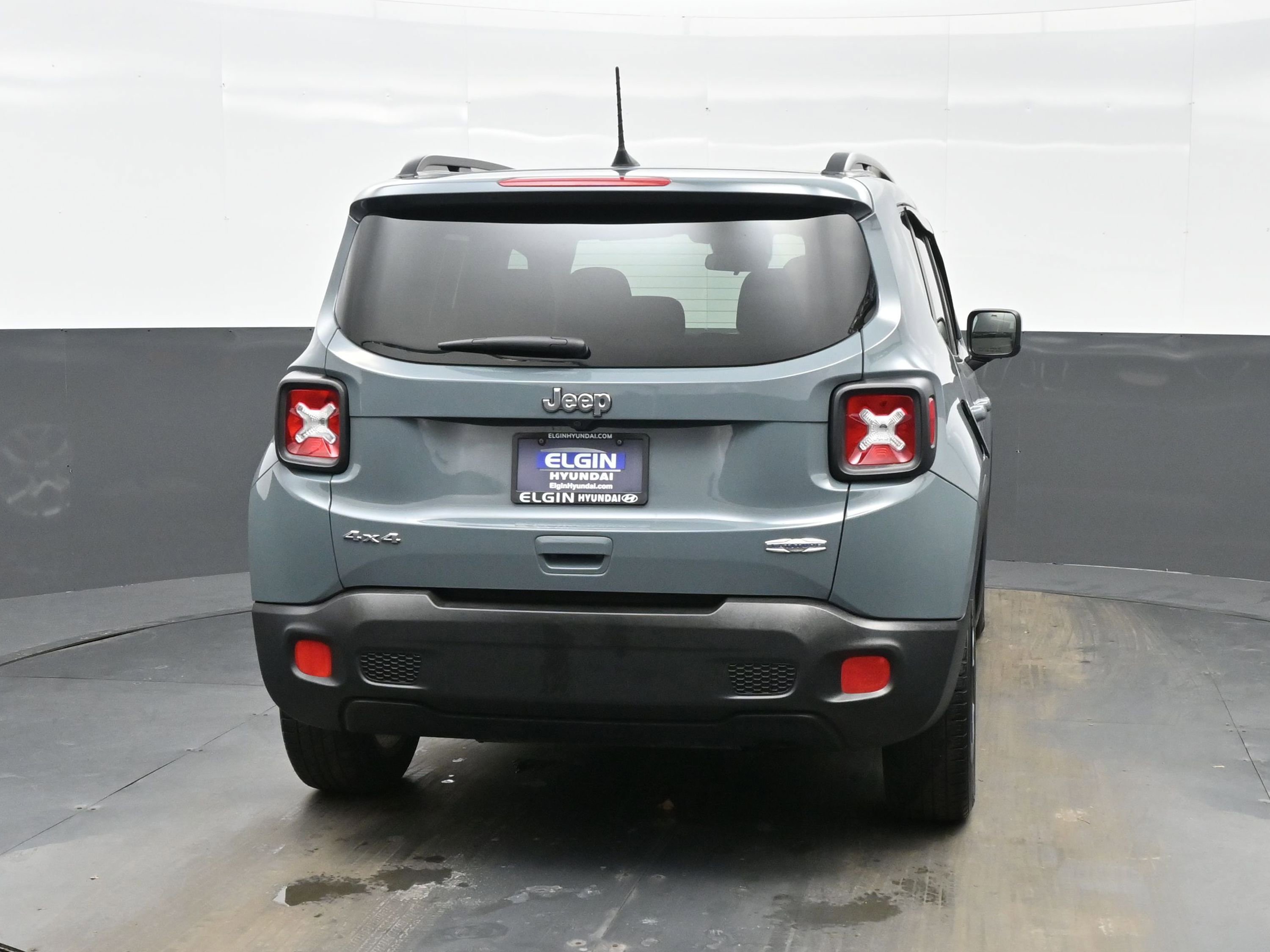 Used 2018 Jeep Renegade Latitude w/ Cold Weather Group image 5