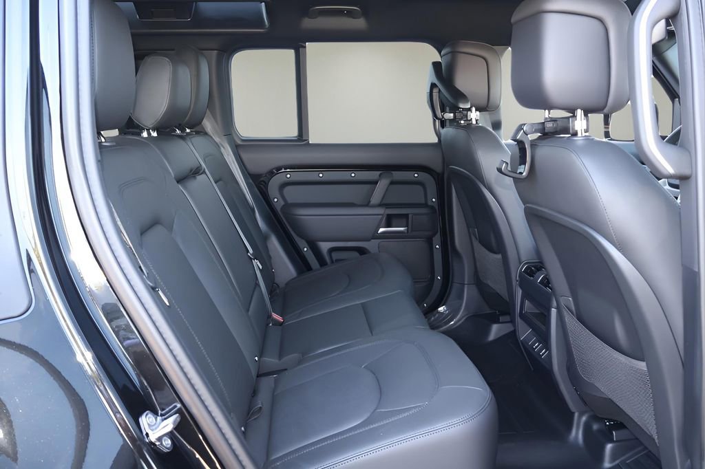 New 2026 Land Rover Defender 110 X-Dynamic SE image 17