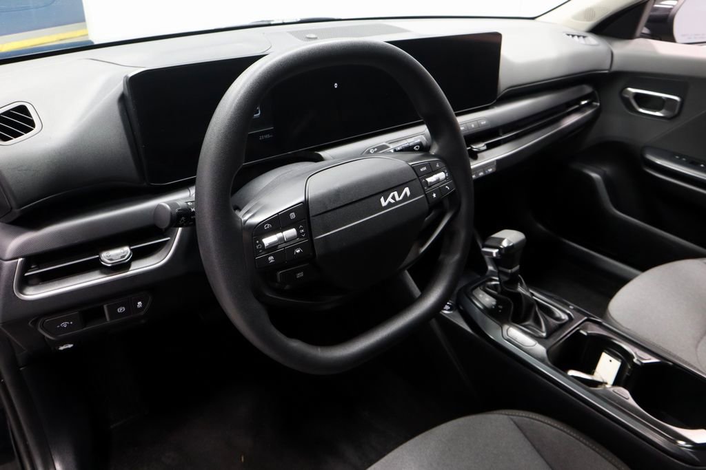 Used 2025 Kia K4 LXS image 24