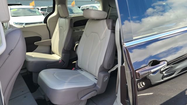 Certified 2018 Chrysler Pacifica Touring-L FWD image 21