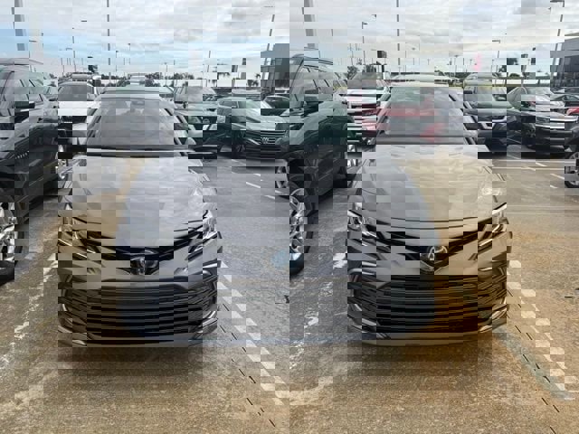 Used 2021 Toyota Camry LE image 25