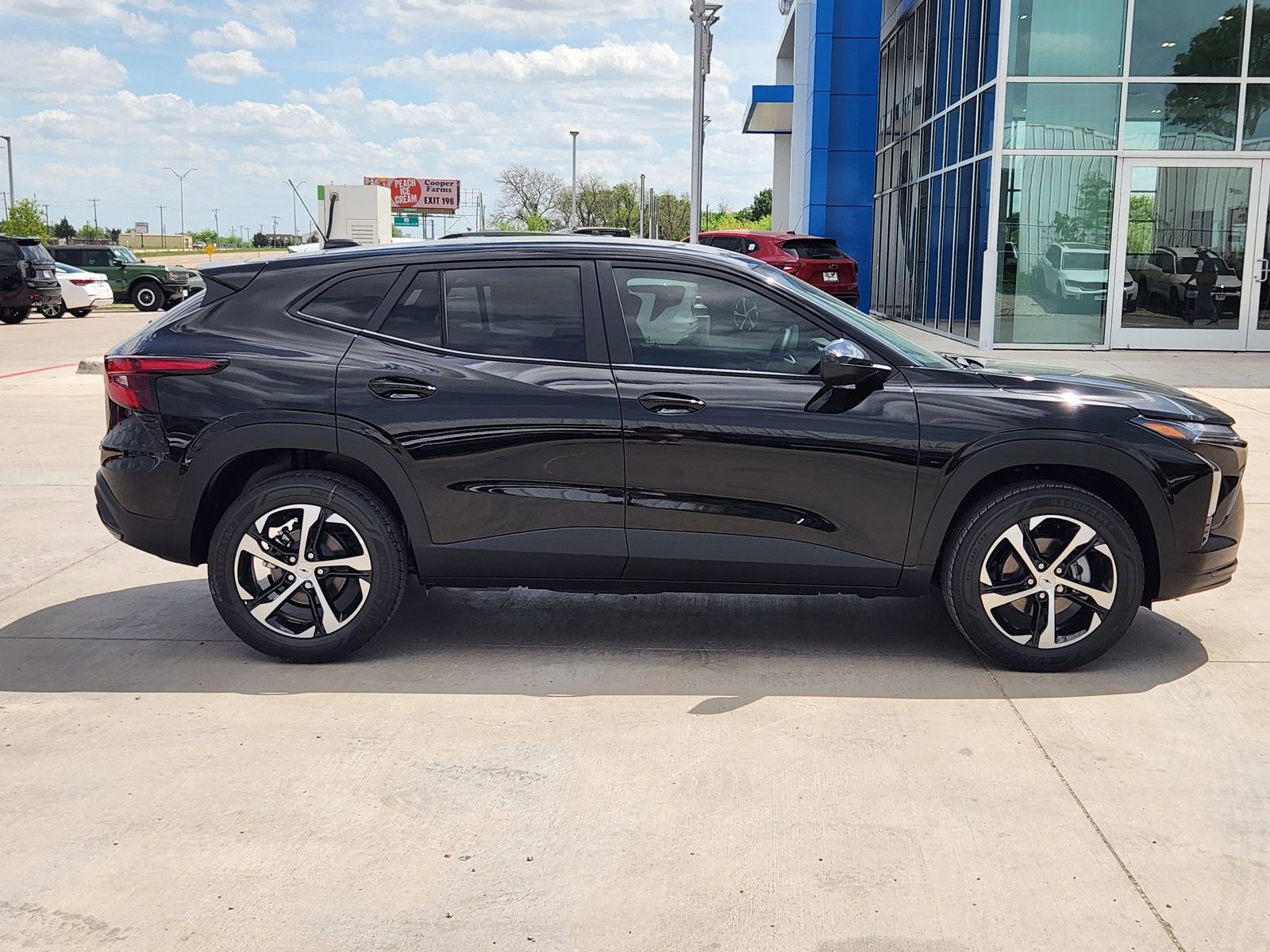 New 2026 Chevrolet Trax RS w/ Driver Confidence Package FWD image 7