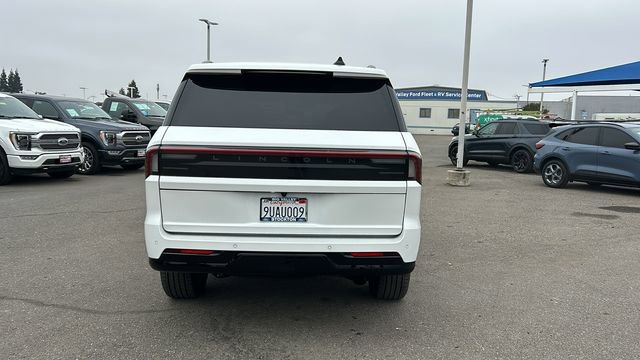 Used 2025 Lincoln Navigator Reserve w/ Jet Appearance Package image 4