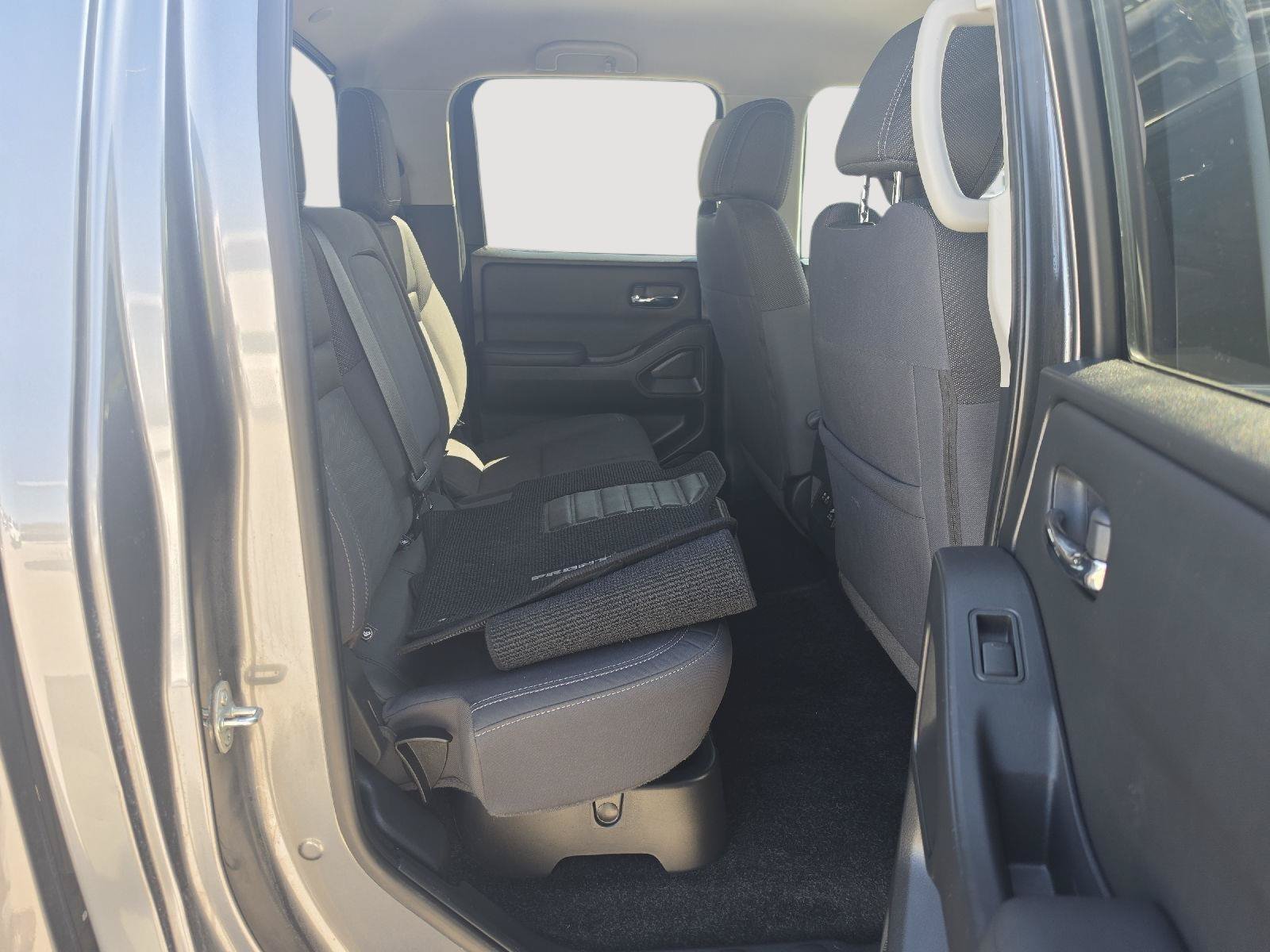 Used 2023 Nissan Frontier SV w/ SV Convenience Package AWD/4WD image 2