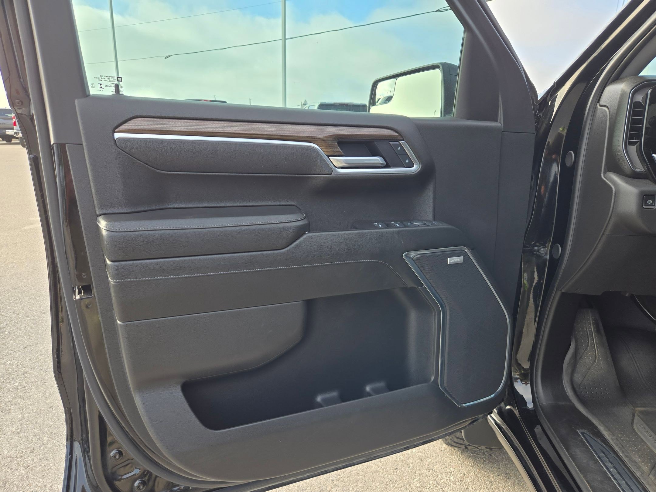 Used 2025 Chevrolet Silverado 1500 LT Trail Boss w/ Convenience Package II AWD/4WD image 12