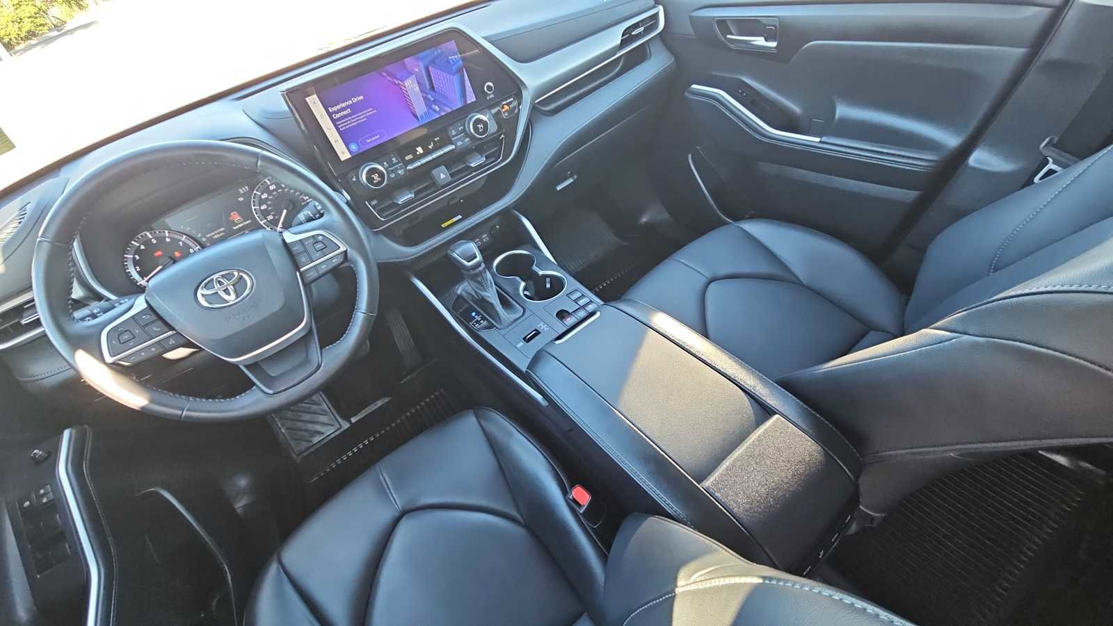 Used 2023 Toyota Highlander XLE image 24