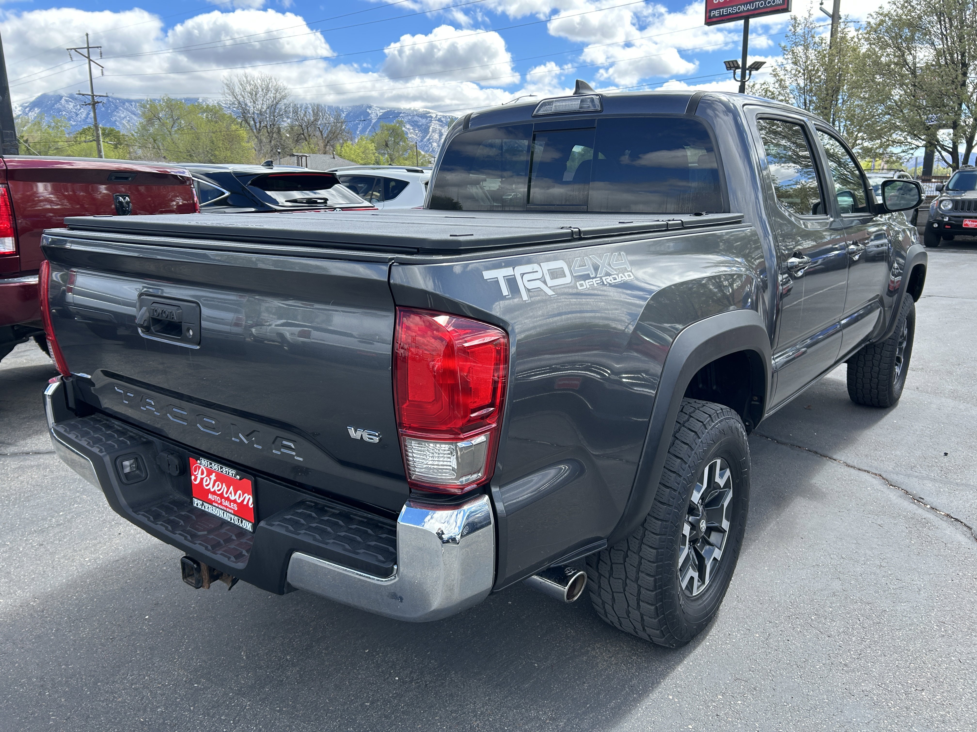Used 2017 Toyota Tacoma TRD Off-Road w/ Tow Package (A/T) image 7