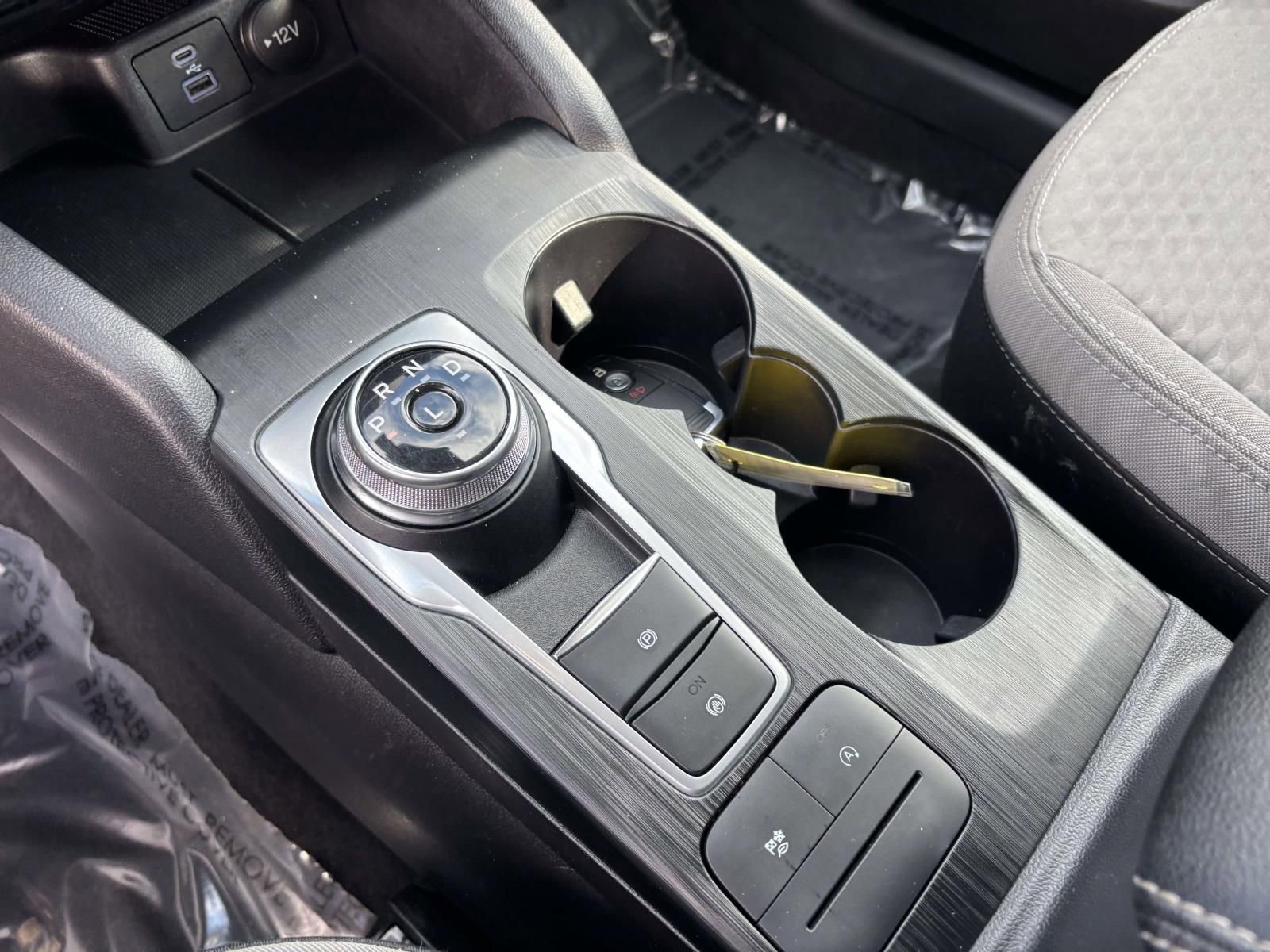 Used 2022 Ford Escape SE w/ SE Sport Appearance Package image 26