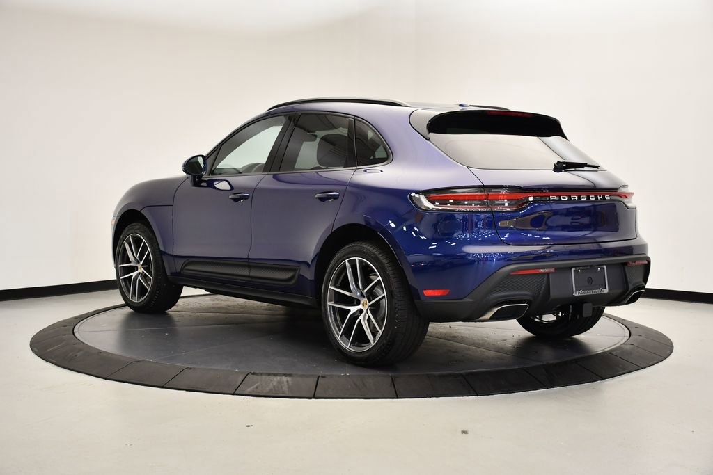 Certified 2025 Porsche Macan image 3