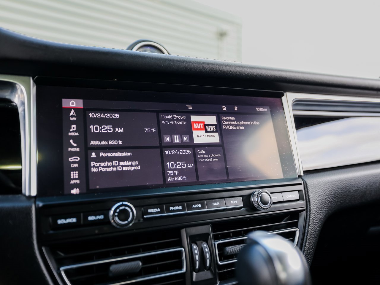 Certified 2019 Porsche Macan image 18