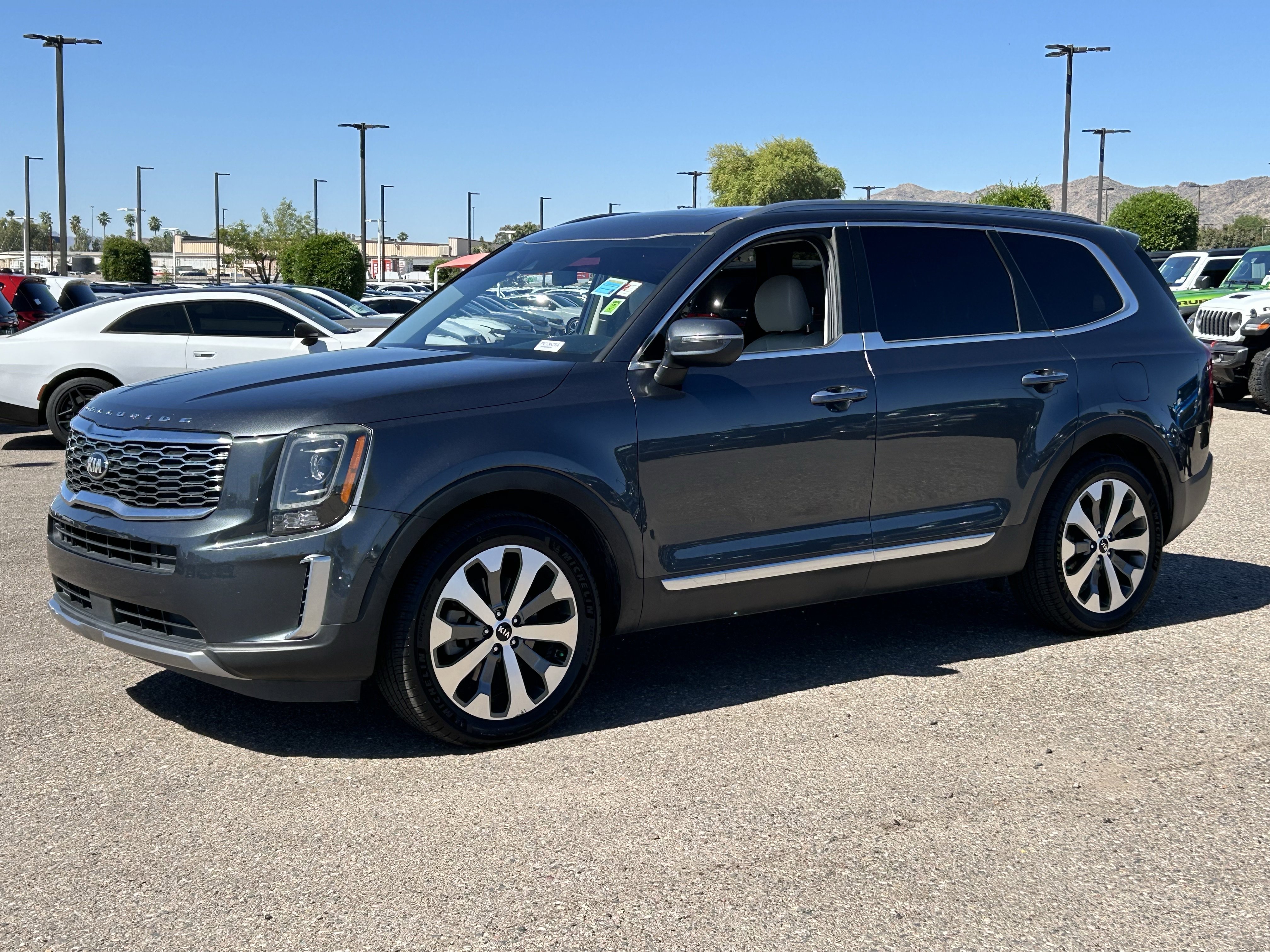 Used 2020 Kia Telluride S image 2