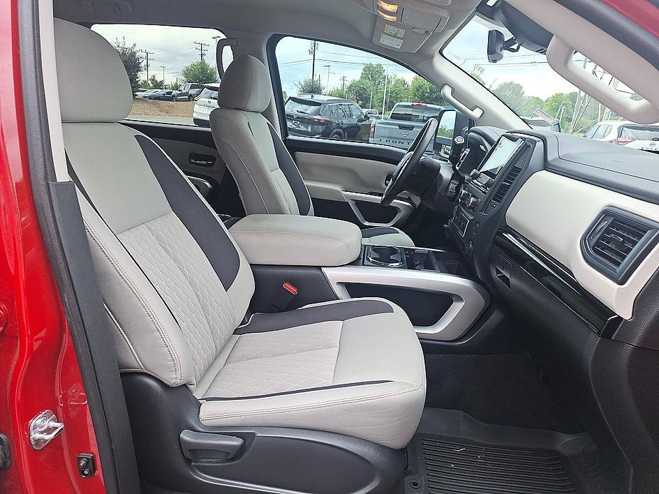 Used 2024 Nissan Titan SV w/ SV Convenience Package AWD/4WD image 21