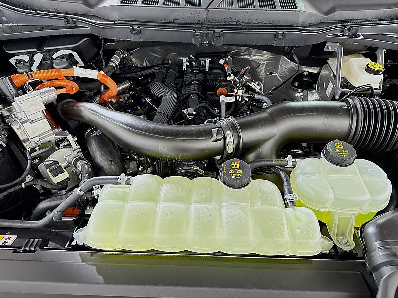 New 2025 Ford F150 Lariat w/ Equipment Group 502A High image 31