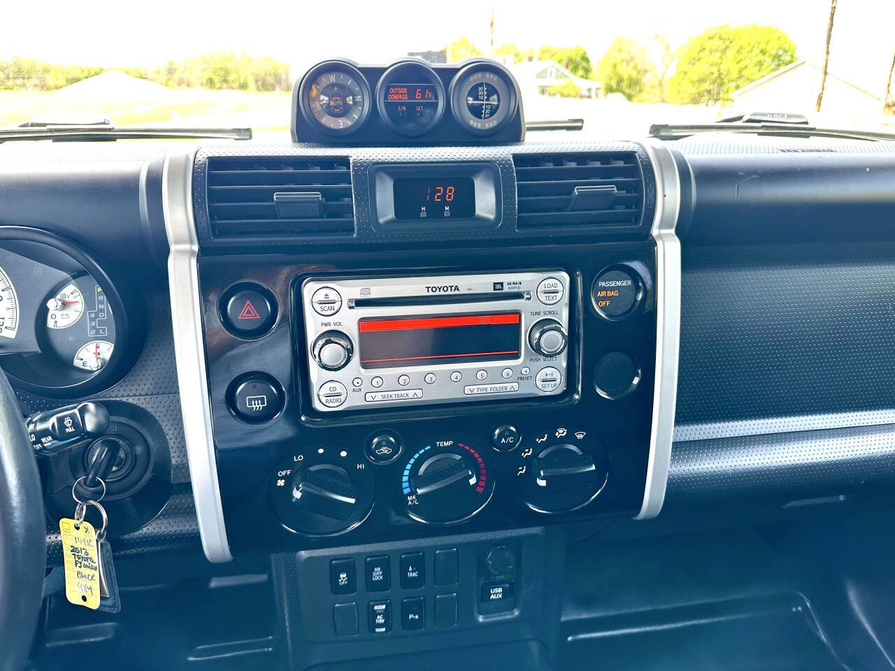 Used 2012 Toyota FJ Cruiser 4WD w/ Upgrade Pkg image 21