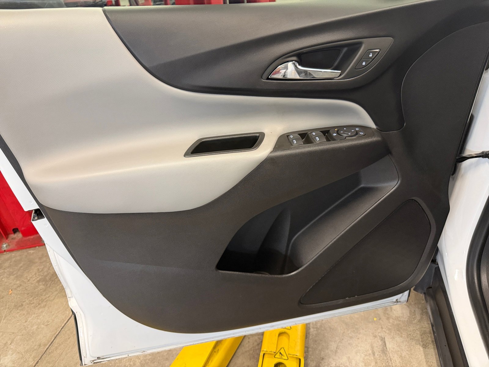 Used 2024 Chevrolet Equinox LS image 26