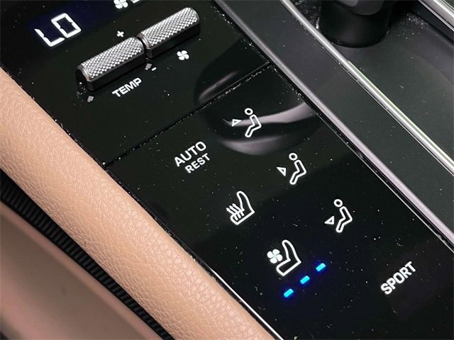 Used 2022 Porsche Macan w/ Premium Package Plus image 35