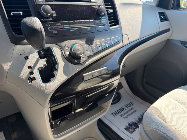 Used 2014 Toyota Sienna LE FWD image 43