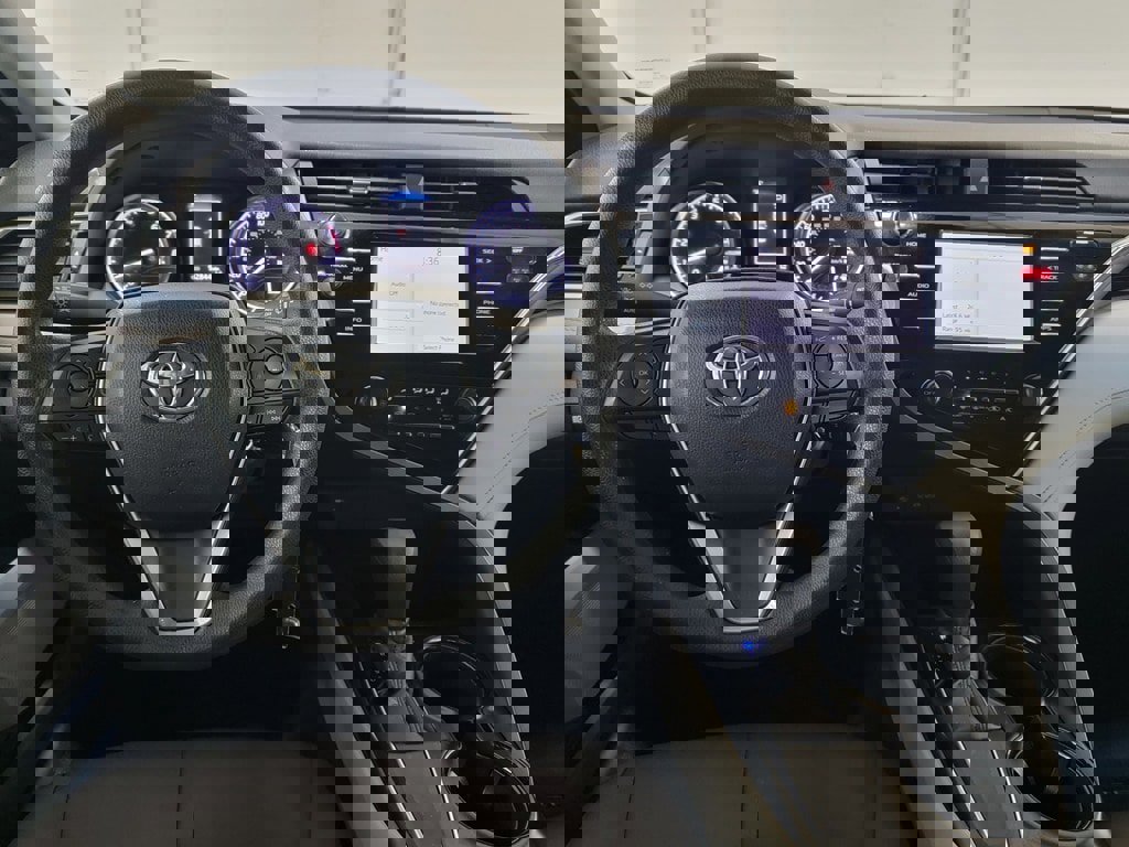 Used 2018 Toyota Camry L image 13